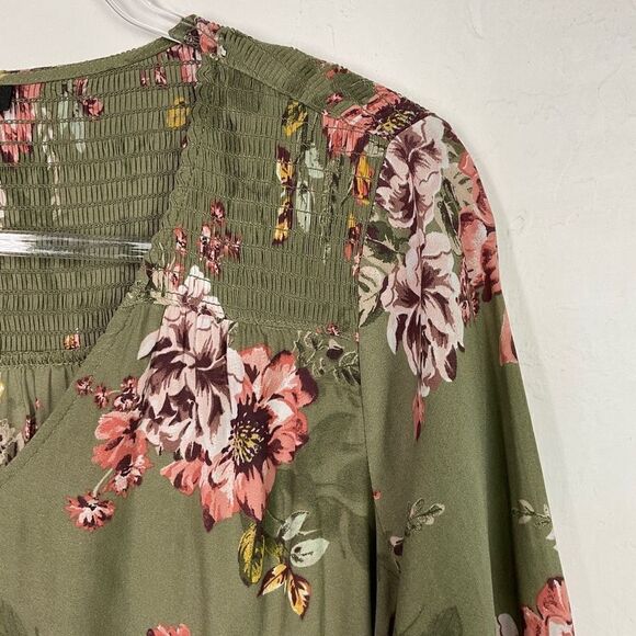 Torrid Green Season Floral Crepe Smocked 3/4 Sleeve Blouse Medium - Picture 3 of 6